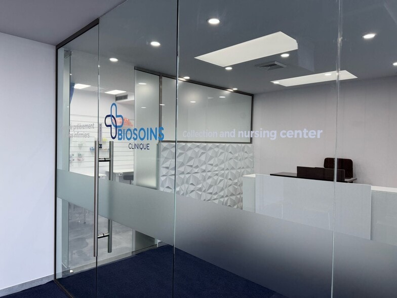 More Photos Of 3858-3870 Notre-Dame, Laval Office For Sale