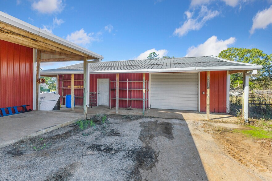 More Photos Of 17490 US Highway 69 S, Tyler Showroom For Sale