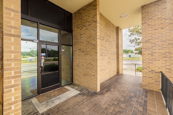 More Photos Of 1749 Gordon Hwy, Augusta Bank For Lease