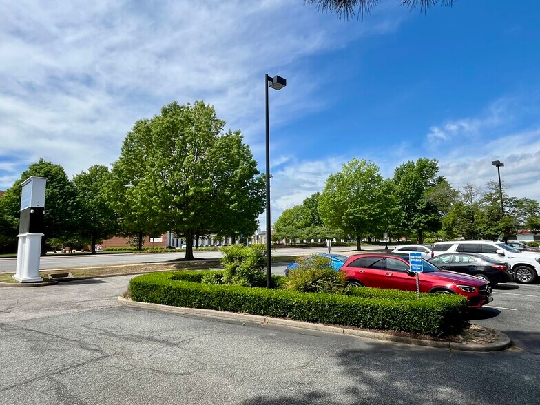 More Photos Of 12284 Warwick Blvd, Newport News Office For Lease