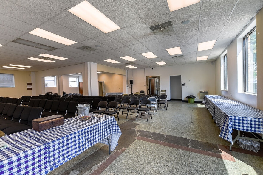 More Photos Of 424 S Main St, Troy Bank For Sale