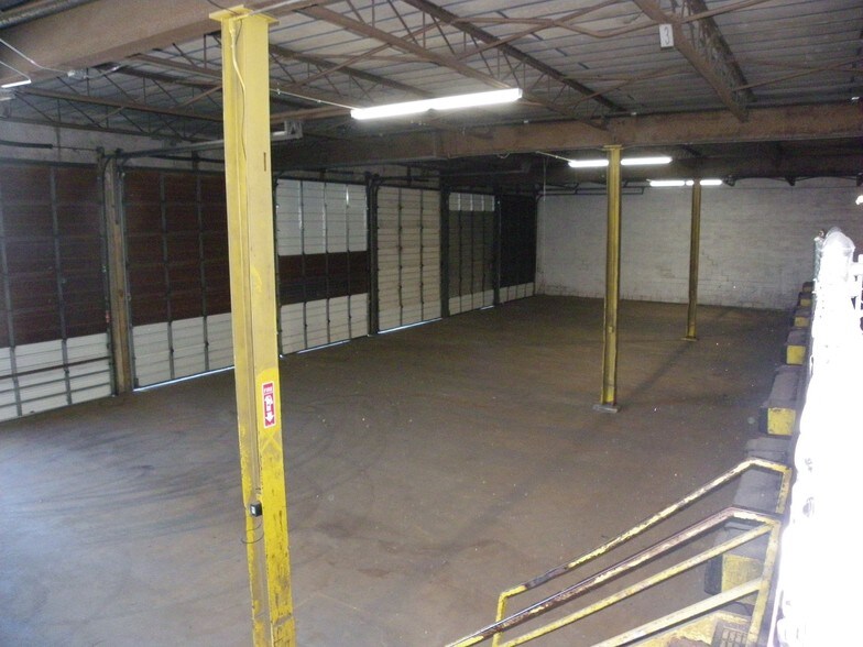 More Photos Of 1431 Bedford St, Abington Truck Terminal For Lease