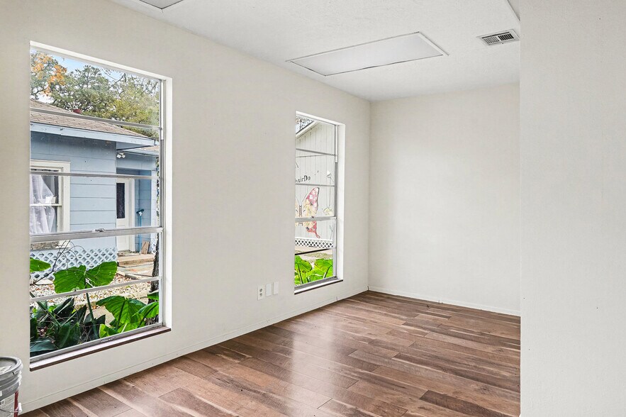 More Photos Of 5711 5th St, Katy Medical For Lease