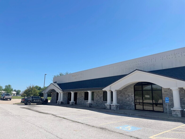 More Photos Of 1202 Brookview Dr, Ardmore Storefront Retail Office For Sale