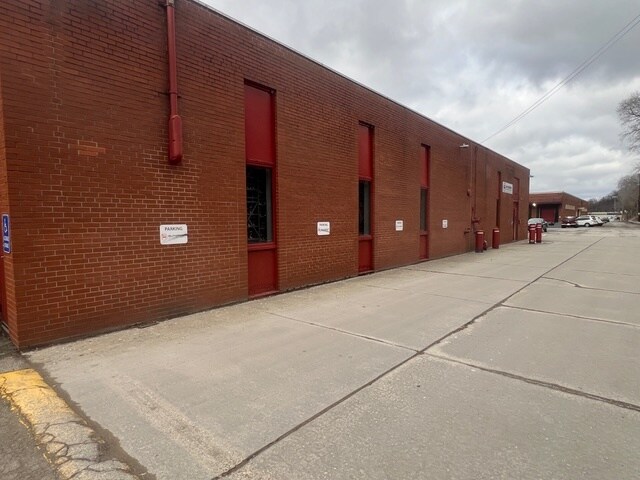 More Photos Of 1032-1034 Saw Mill Run Blvd W, Pittsburgh Light Manufacturing For Lease