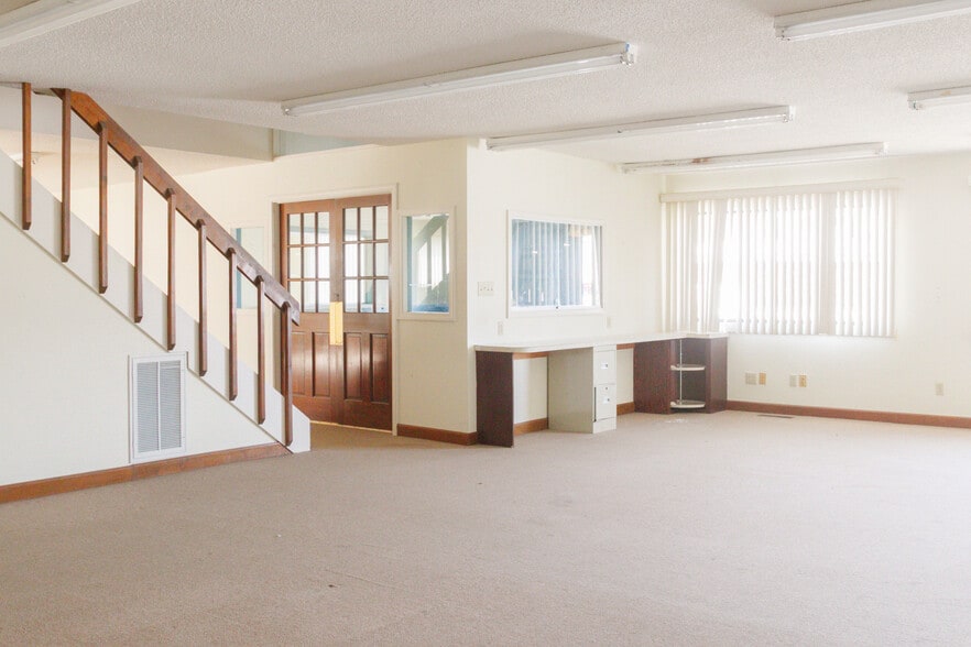 More Photos Of 212 W Water St, Plymouth Office Residential For Lease