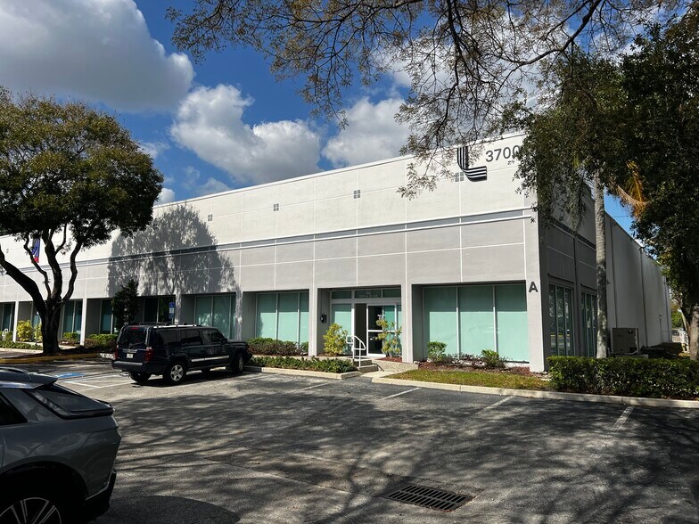 More Photos Of 3700 N 29th Ave, Hollywood Unknown For Lease