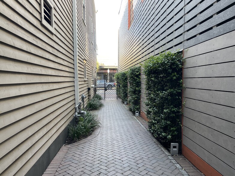 More Photos Of 484 King St, Charleston General Retail For Lease