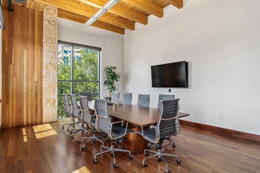 More Photos Of 6150 Sherry Ln, Dallas Office Residential For Sale