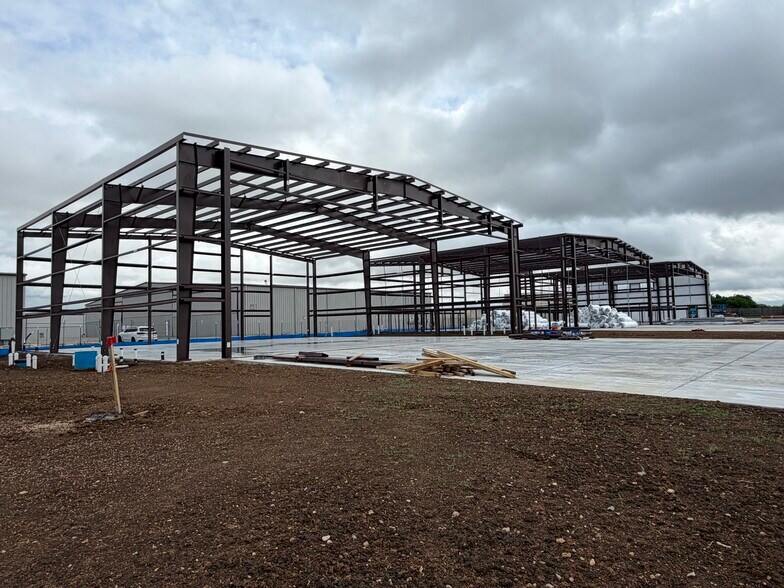 More Photos Of 3000 Westcourt rd, Denton Airplane Hangar For Sale