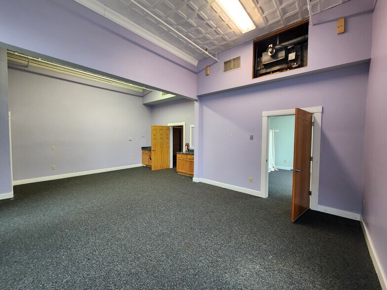 More Photos Of 253-255 Main St, Webster Loft Creative Space For Lease
