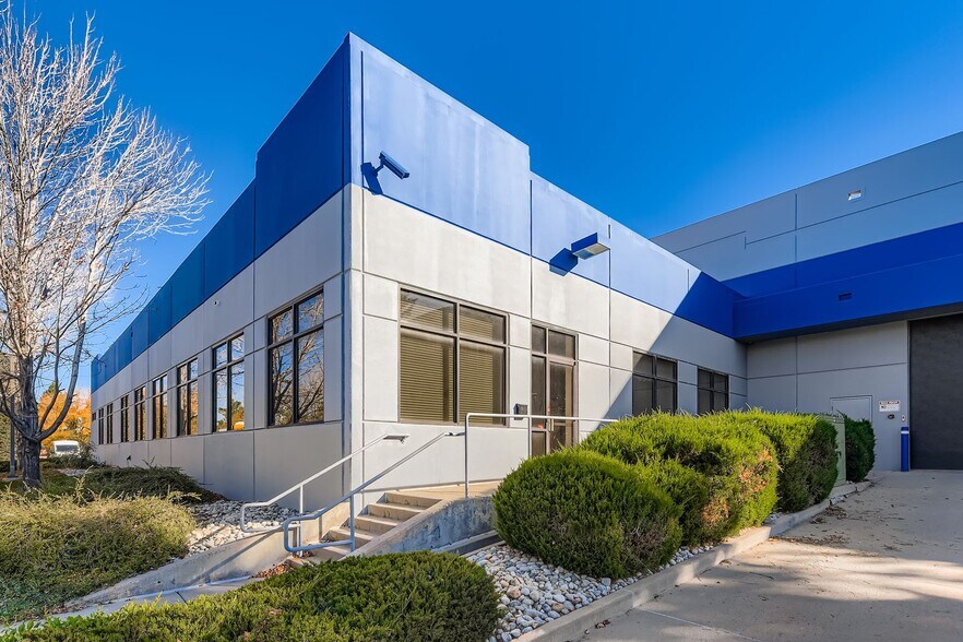 More Photos Of 1500 W Campus Dr, Littleton Warehouse For Lease