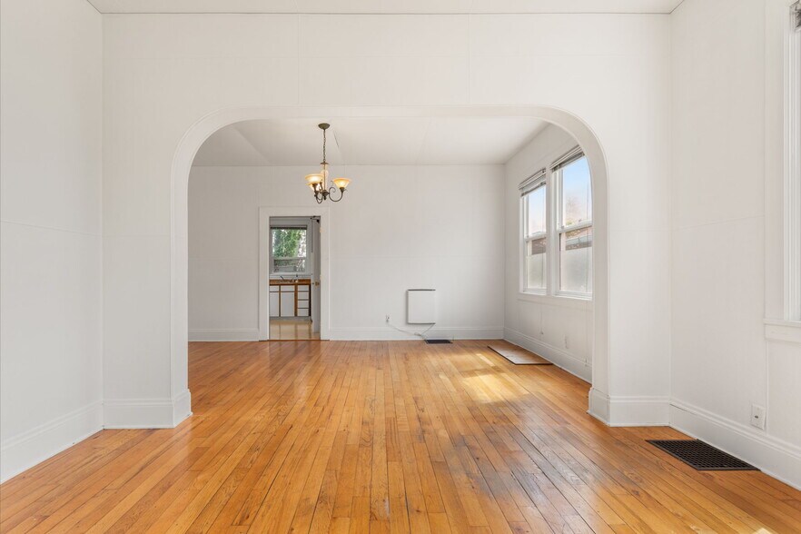 More Photos Of 1516 SE 43rd Ave, Portland Medical For Sale