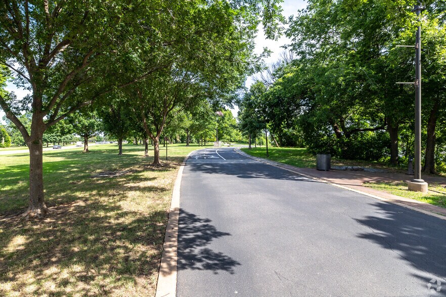 More Photos Of 7000 S Riverside Dr, Tulsa Land For Sale