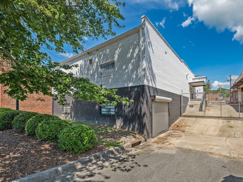 More Photos Of 105 W Henderson St, Marion General Retail For Sale