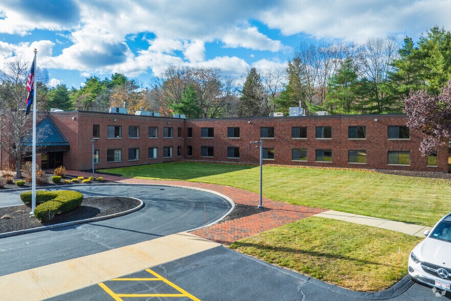 More Photos Of 86 Leominster Rd, Sterling Warehouse For Lease