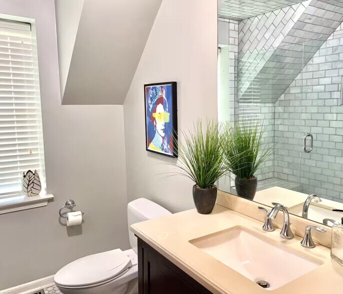 More Photos Of 1020 Pennsylvania Ave, Kansas City Specialty For Sale