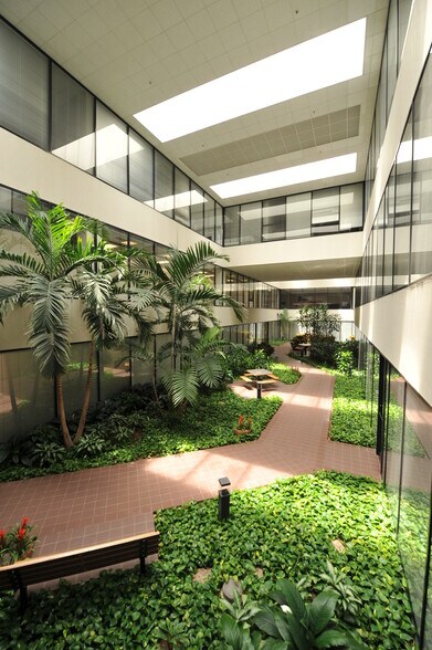 More Photos Of 222 Pennbright Dr, Houston Office For Sale