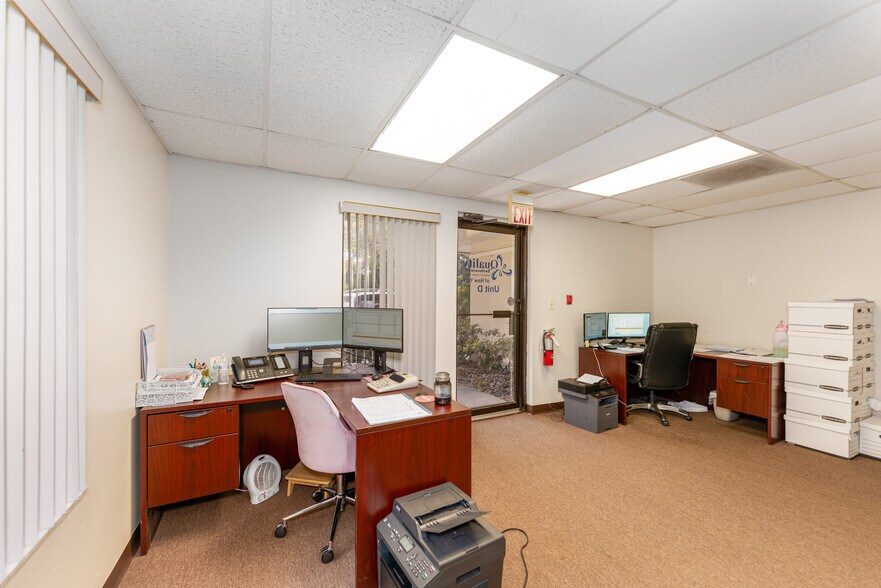 More Photos Of 31 Sarasota Center Blvd, Sarasota Office For Lease