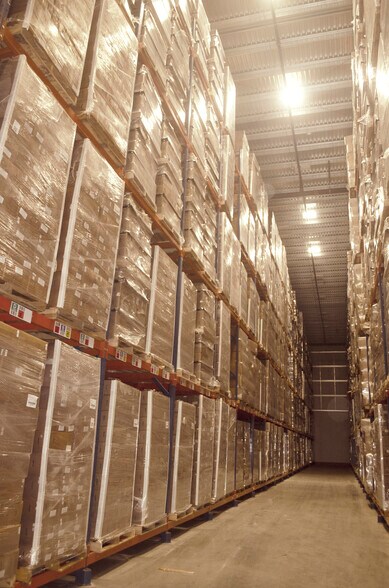 More Photos Of 188 Brooke Rd, Winchester Refrigeration Cold Storage For Lease