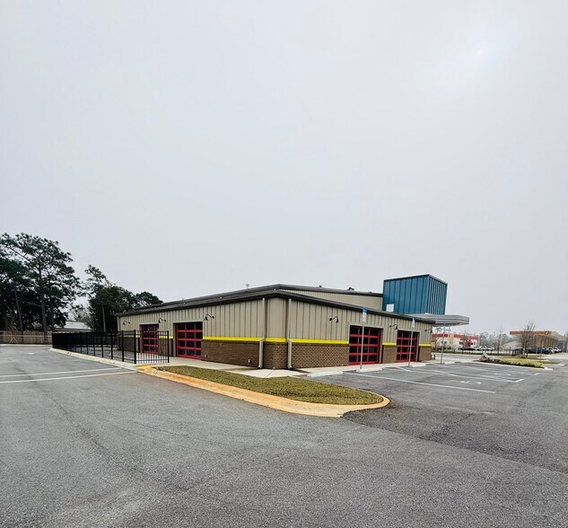 More Photos Of 2502 Highway 87, Navarre Specialty For Sale