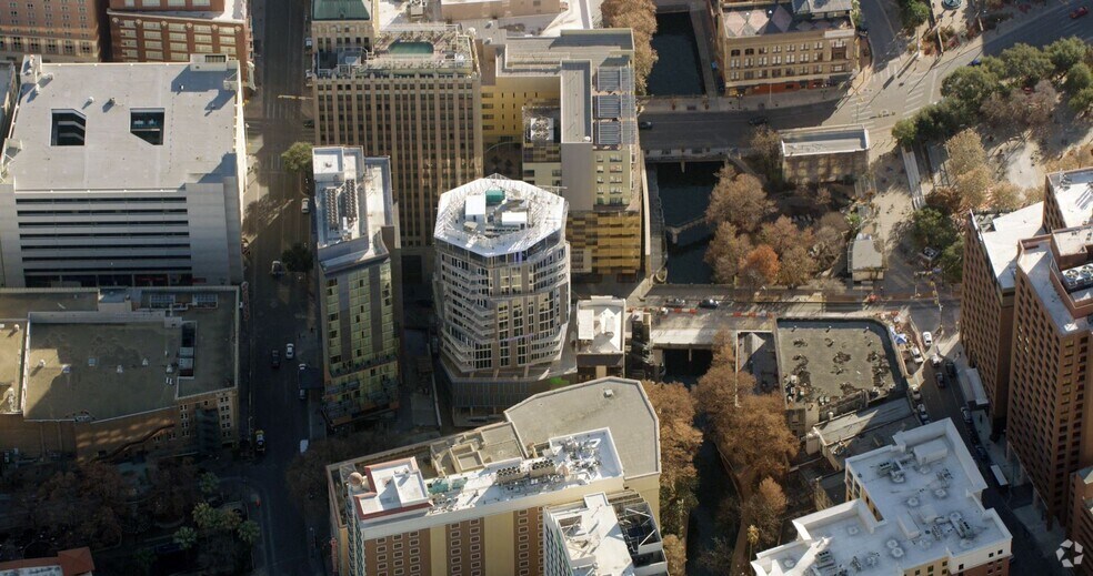 More Photos Of 143 E Commerce St, San Antonio Apartments For Lease