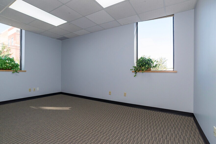 More Photos Of 4049 Pennsylvania Ave, Kansas City Office Residential For Lease