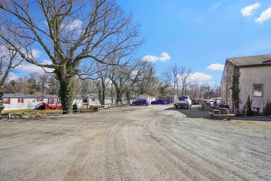 More Photos Of 43 E Colonial Hwy, Hamilton Restaurant For Sale