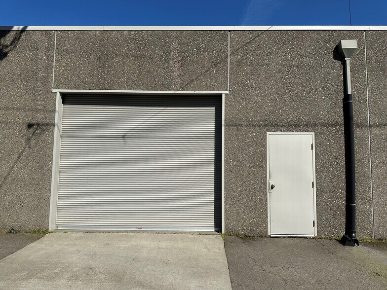 More Photos Of 613 Pacific Ave S, Kelso Distribution For Lease