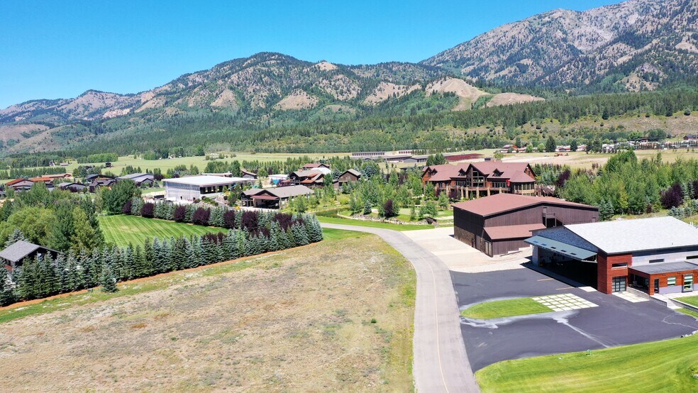 More Photos Of 872 Alpine Village Loop, Alpine Airplane Hangar For Sale