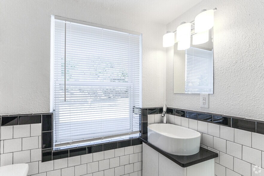 More Photos Of 701 Culbertson Dr, Oklahoma City Apartments For Sale