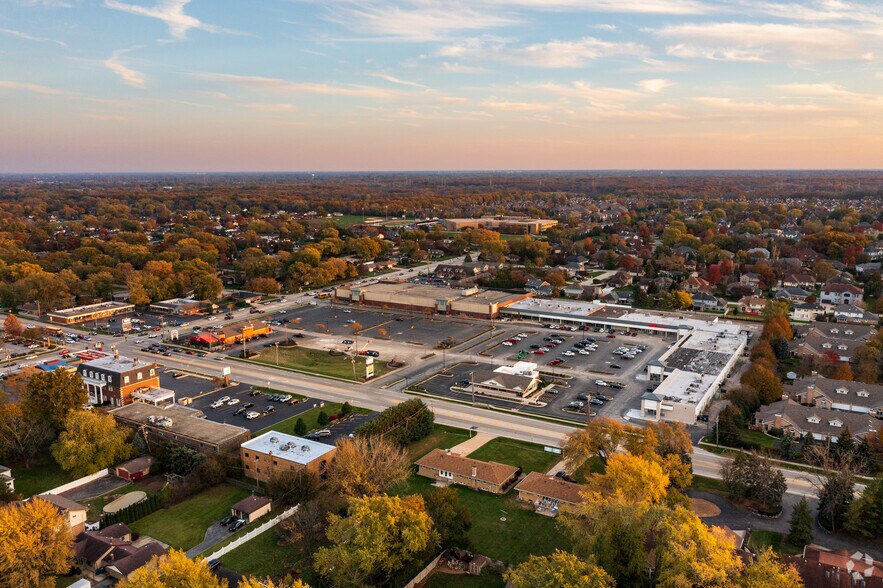 More Photos Of 6401 W 127th St, Palos Heights Freestanding For Lease