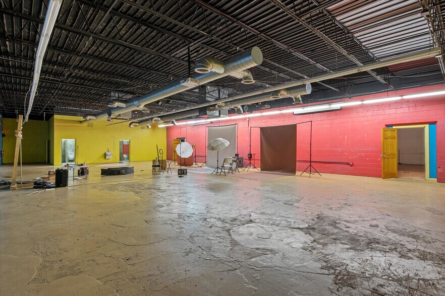 More Photos Of 987 Hollywood Rd NW, Atlanta Industrial For Sale