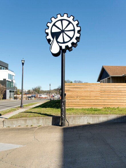 More Photos Of 2206 8th Ave S, Nashville General Retail For Sale