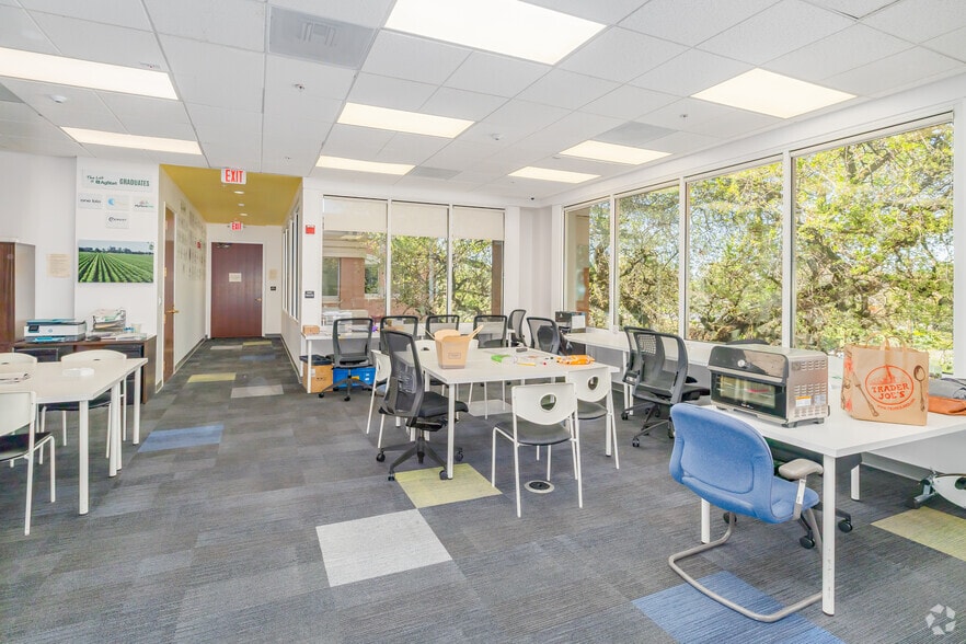 More Photos Of 1100 Main St, Woodland Medical For Lease