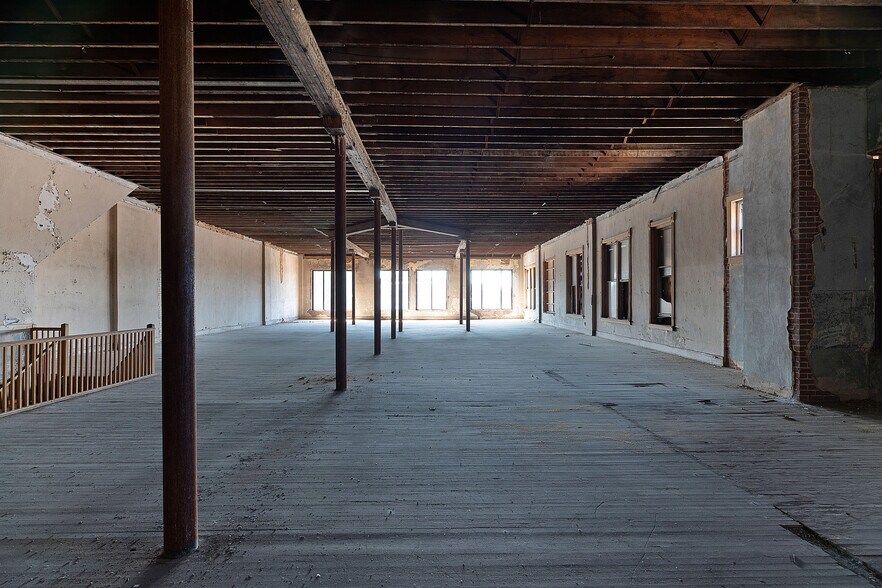 More Photos Of 214-216 N Liberty St, Jackson Storefront Retail Office For Lease