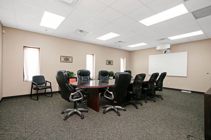 More Photos Of 805 Commerce Dr, Leitchfield Flex For Sale