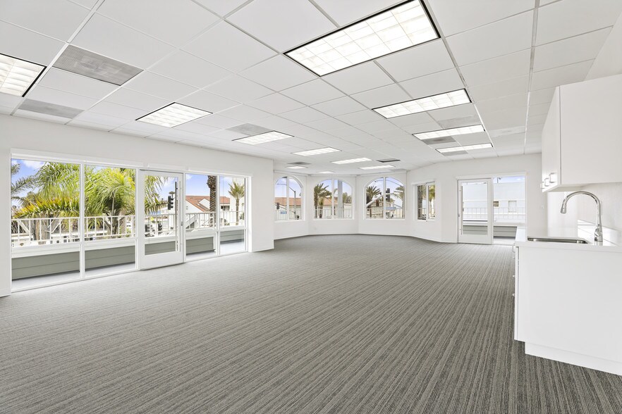 More Photos Of 1500 W Balboa Blvd, Newport Beach Storefront Retail Office For Lease