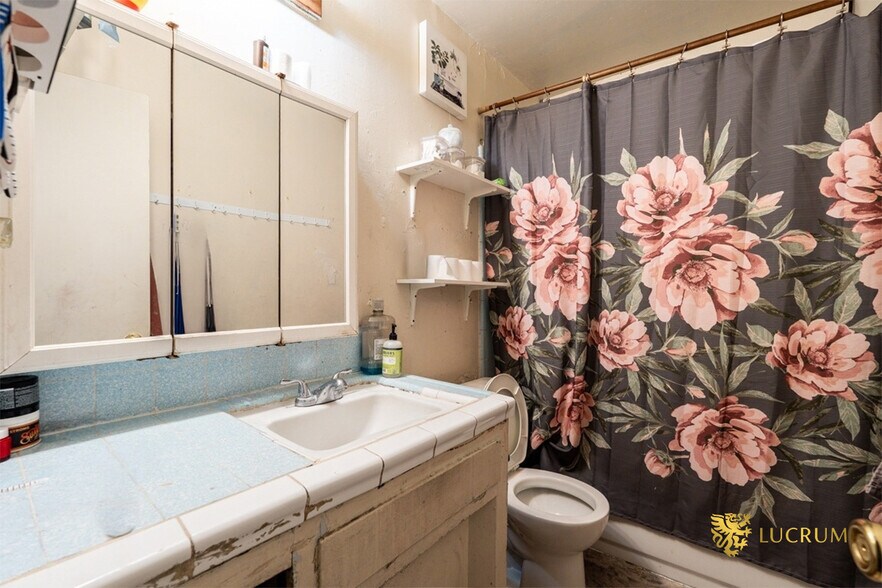 More Photos Of 1683 S Longwood Ave, Los Angeles Apartments For Sale