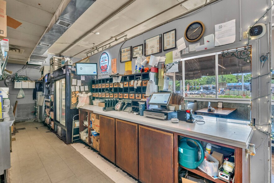 More Photos Of 601 Arizona Ave, Holton General Retail For Sale