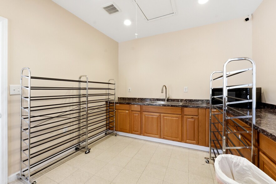 More Photos Of 415-421 W Pike St, Lawrenceville Office For Sale