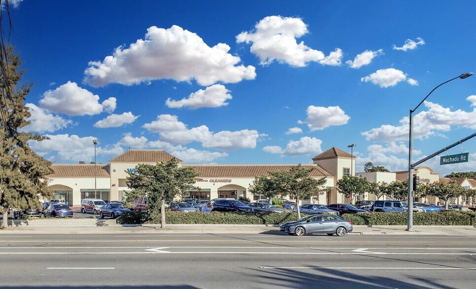 More Photos Of 11030 Jefferson Blvd, Culver City Unknown For Lease