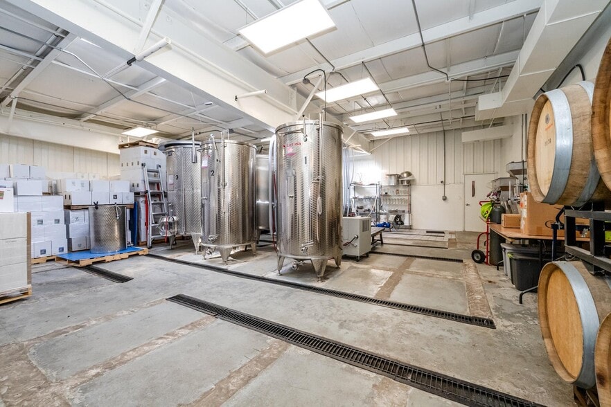 More Photos Of 641 S Crystal Ave, Benton Harbor Winery Vineyard For Sale