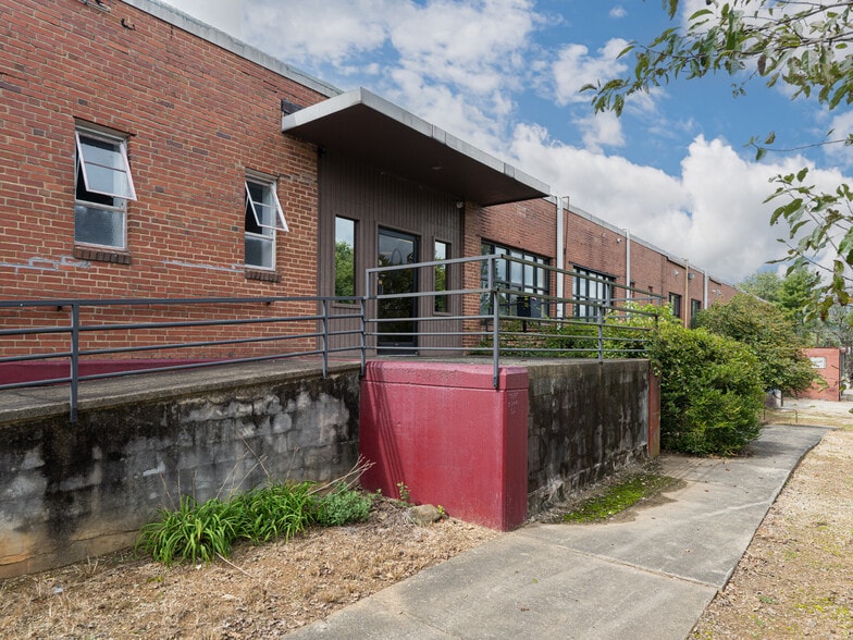 More Photos Of 701 Oriole Dr, Hendersonville Warehouse For Sale