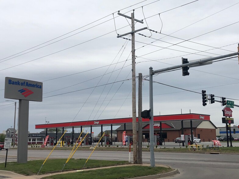 More Photos Of 434 S West St, Wichita Freestanding For Lease