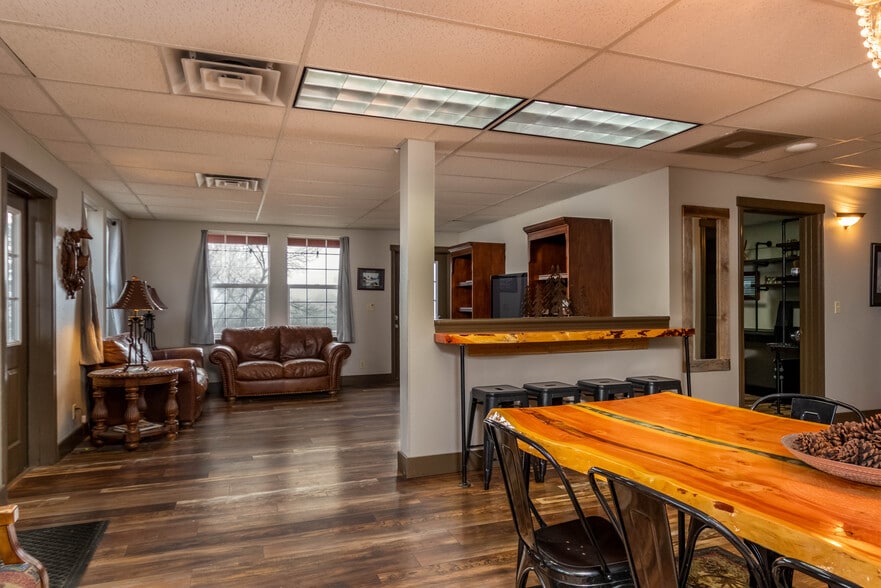 More Photos Of 609 S Middlefork Rd, Garden Valley Office For Sale