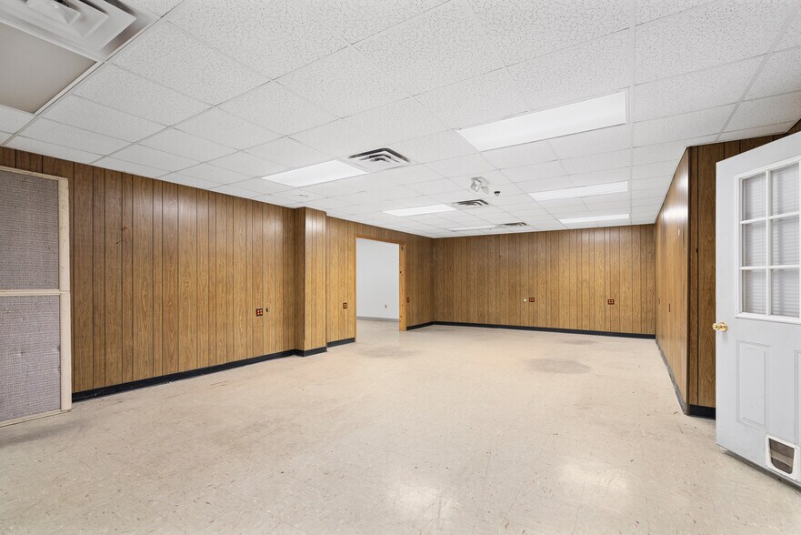 More Photos Of 713 E Austin Blvd, Nevada Warehouse For Sale