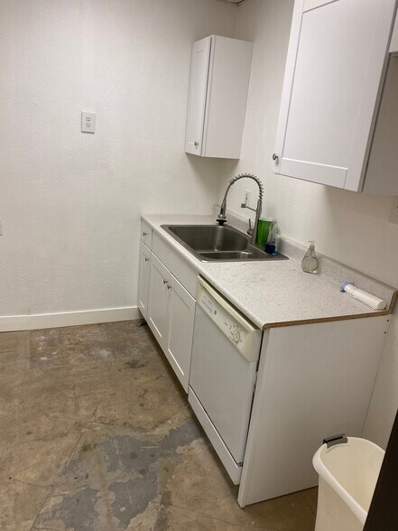 More Photos Of 760 W 16th St, Costa Mesa Warehouse For Lease