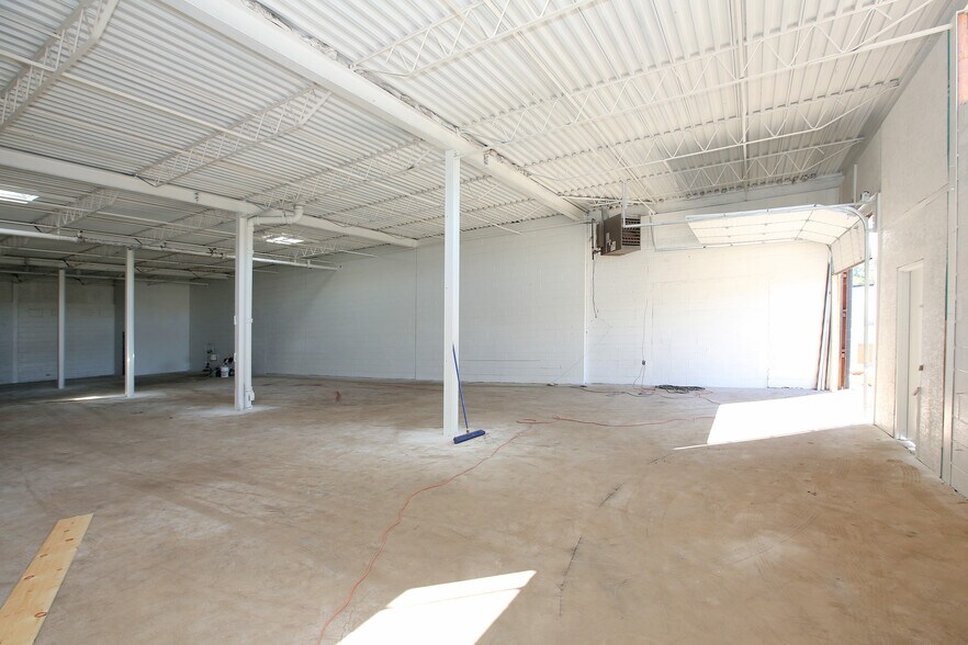 More Photos Of 51 Comstock Rd, Toronto Warehouse For Lease