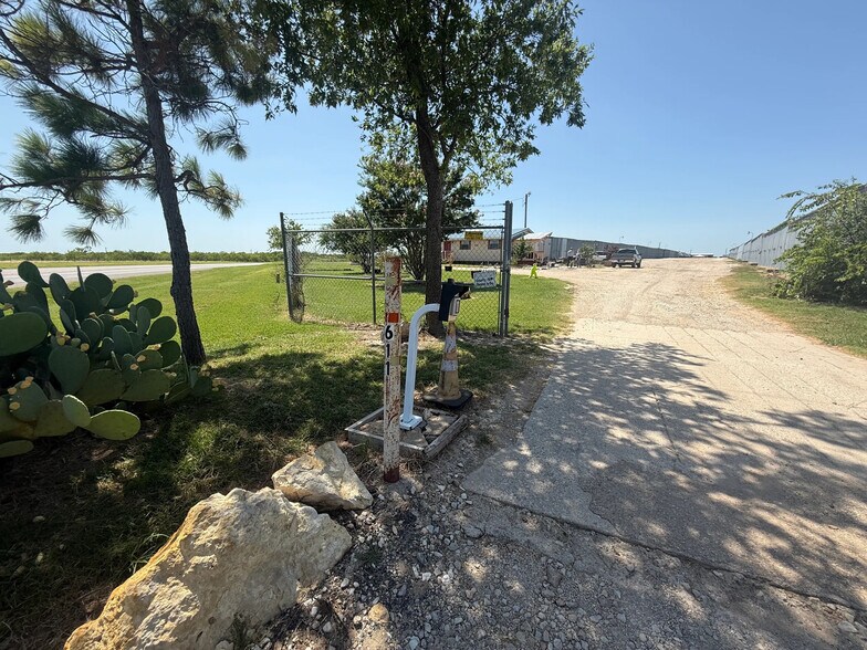 More Photos Of 611 FM 455 W, Sanger Specialty For Sale